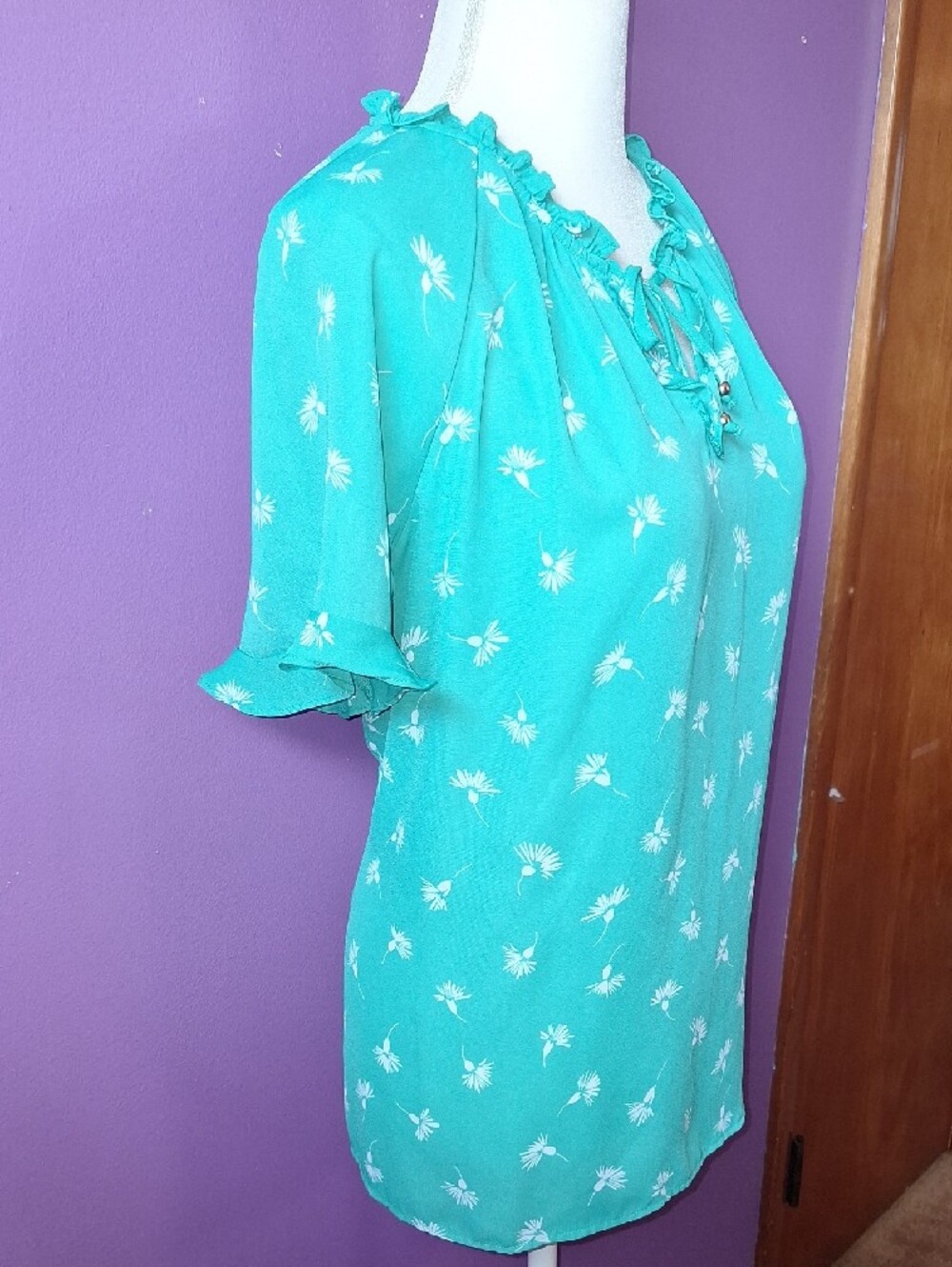 Liz Claiborne Green Floral Tie-Neck Peasant Blouse - Picture 5 of 10